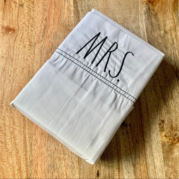 SOLD | itslove home: mr. & mrs. pillowcase set | - Picture 4 of 7